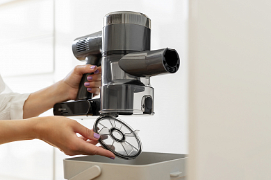 Аккумуляторный вертикальный пылесос